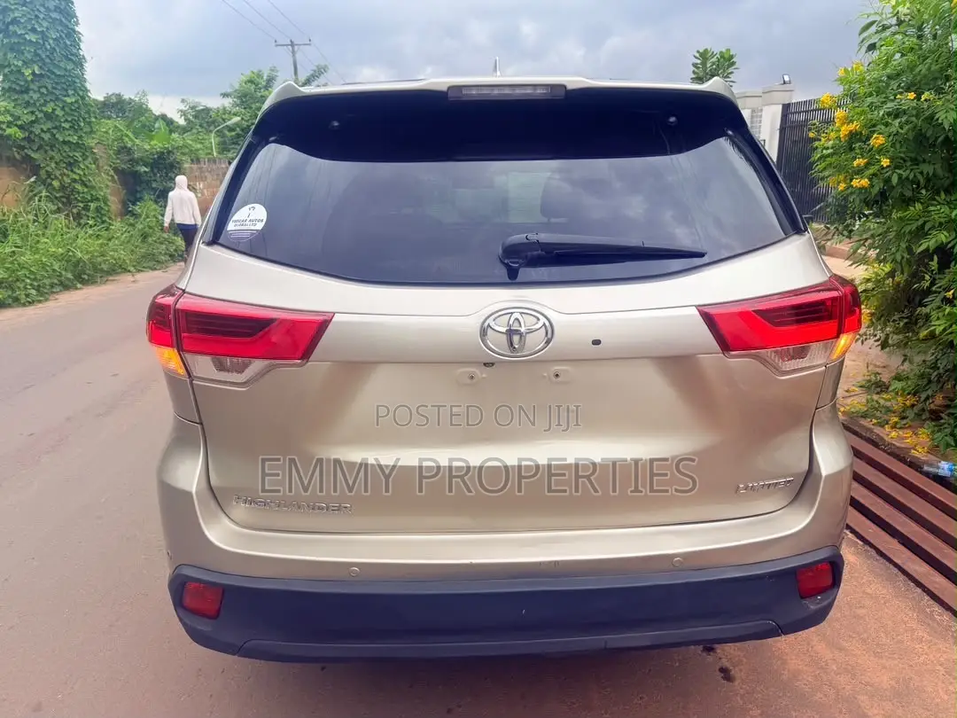 Toyota Highlander Limited 4dr SUV (3.5L 6cyl 6A) 2015 Gold