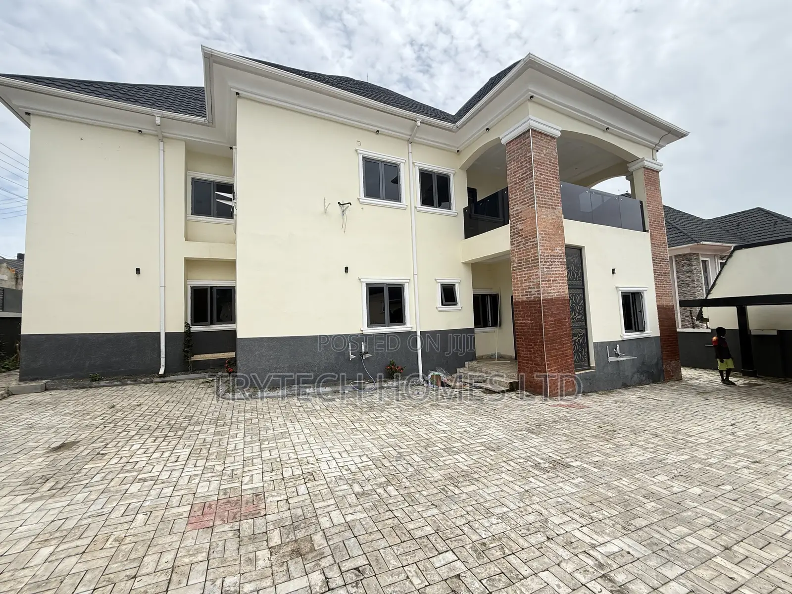 4bdrm Duplex in Mab Global, Bunkoro for rent