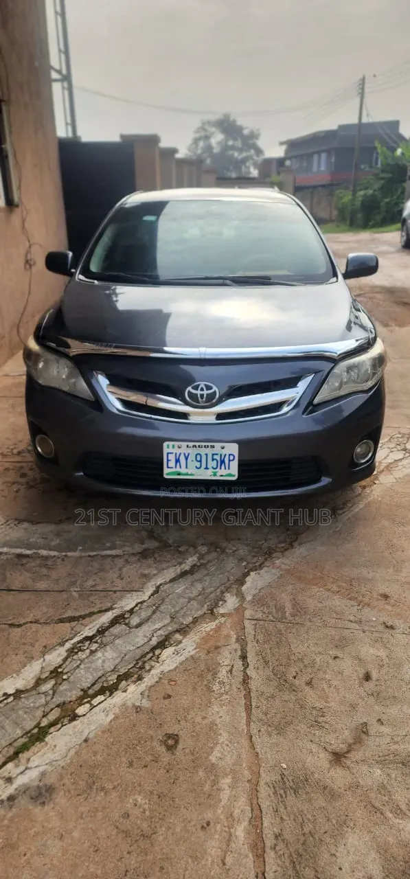 Toyota Corolla LE Special Edition 4dr Sedan (1.8L 4cyl 4A) 2013 Gray