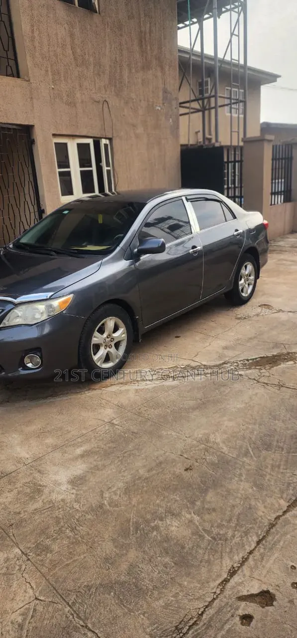 Toyota Corolla LE Special Edition 4dr Sedan (1.8L 4cyl 4A) 2013 Gray