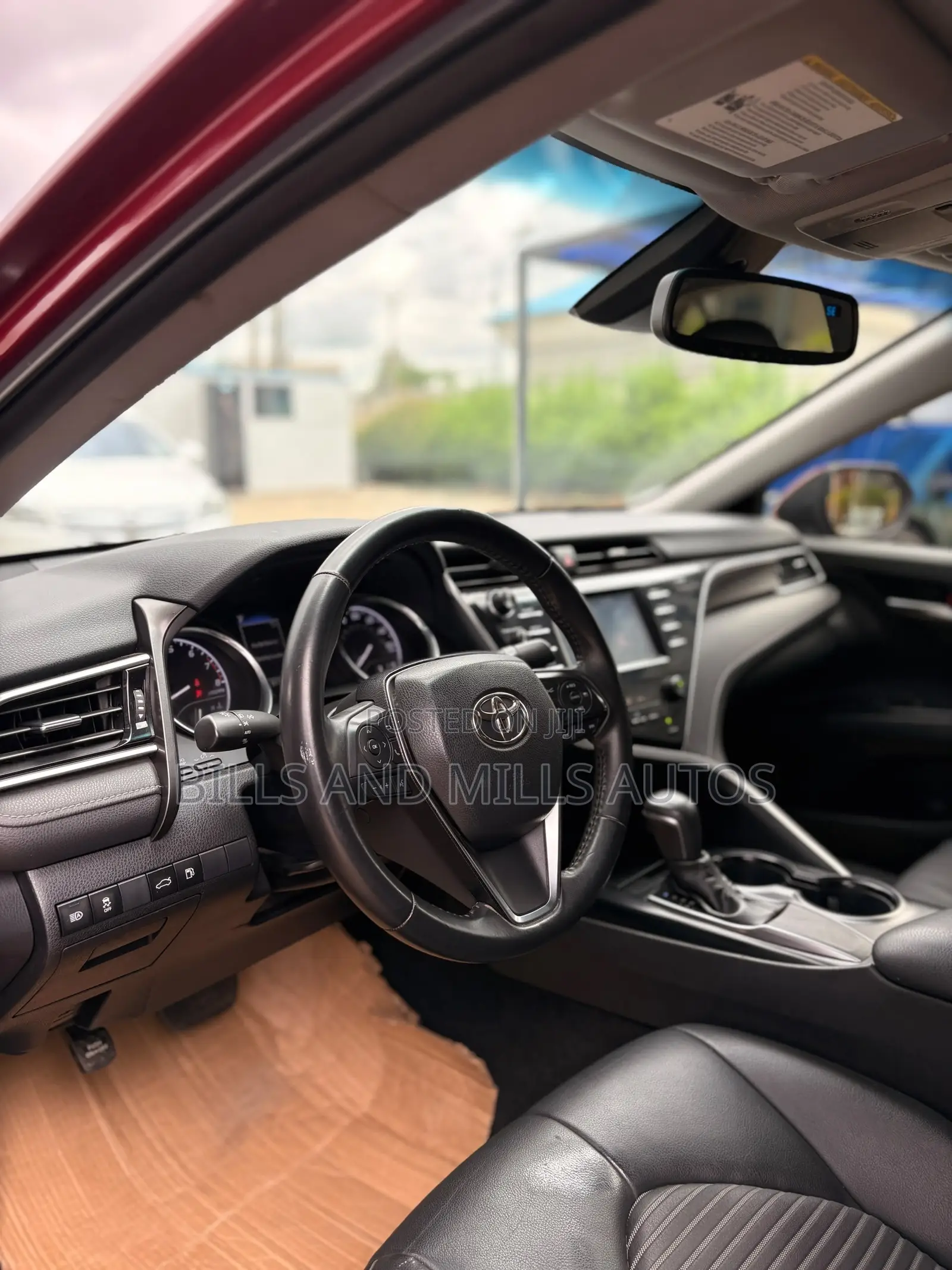 Toyota Camry SE FWD (2.5L 4cyl 8AM) 2018 Red