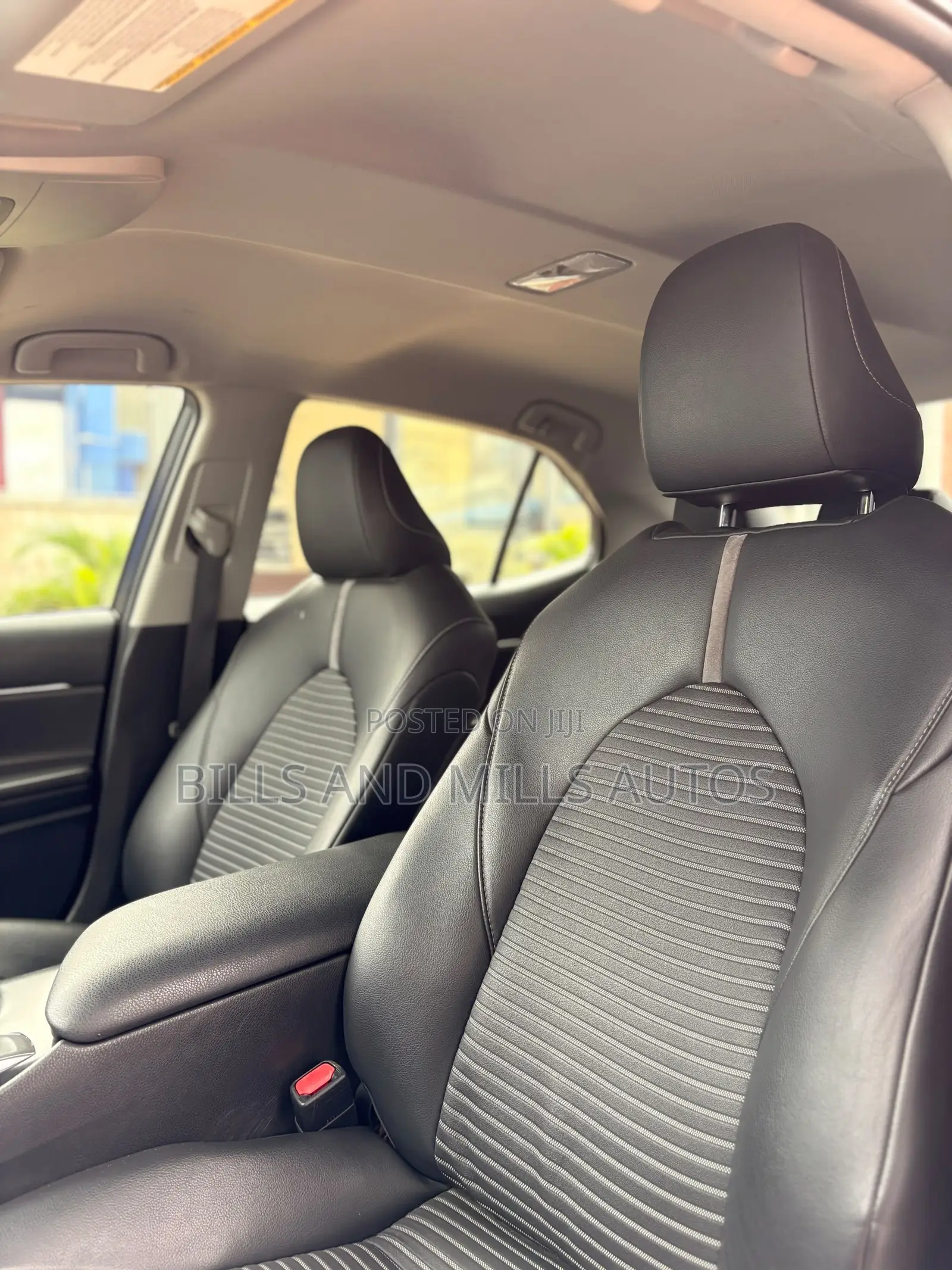 Toyota Camry SE FWD (2.5L 4cyl 8AM) 2018 Red
