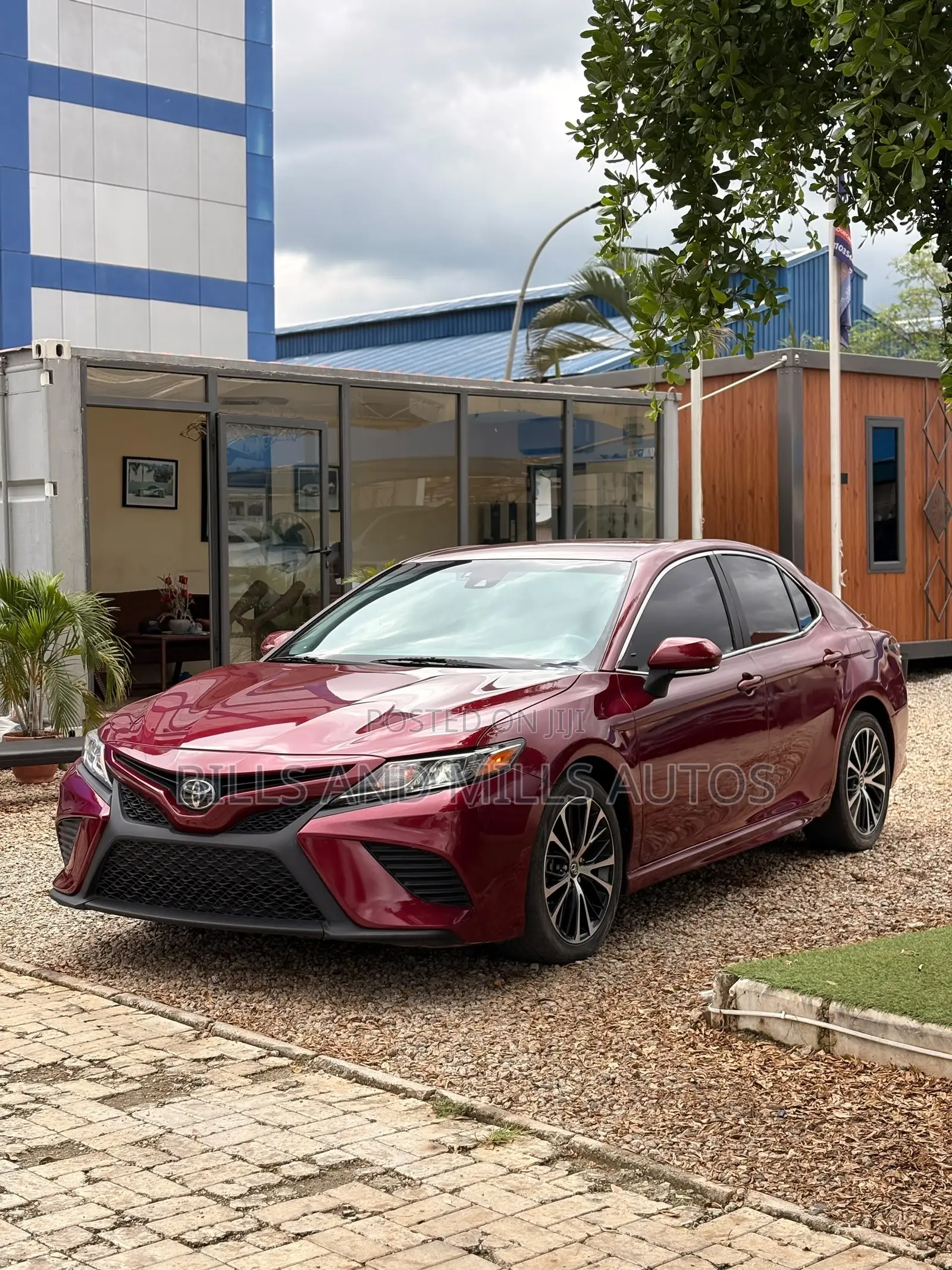 Toyota Camry SE FWD (2.5L 4cyl 8AM) 2018 Red