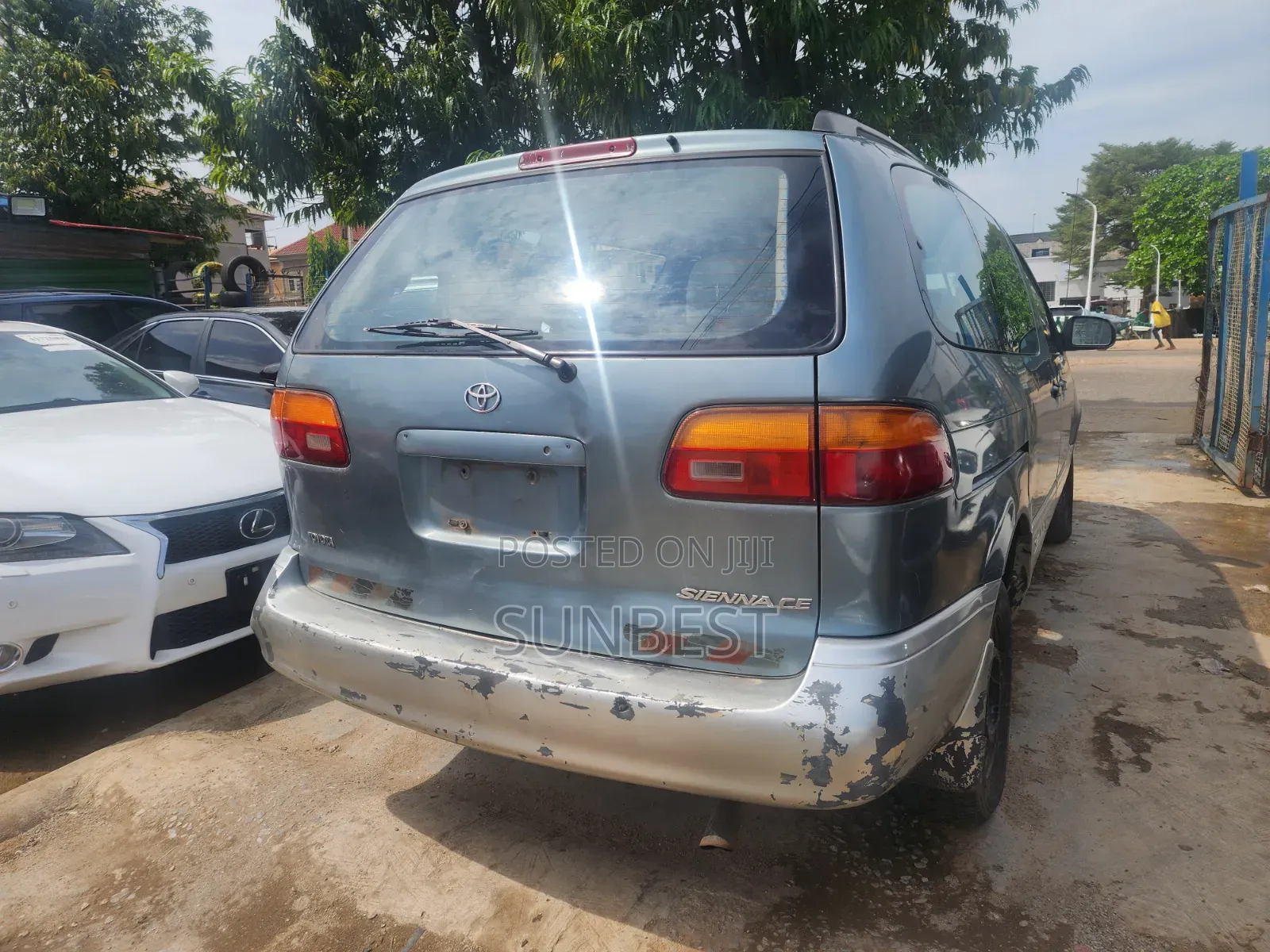 Toyota Sienna LE & 1 hatch 2000 Green