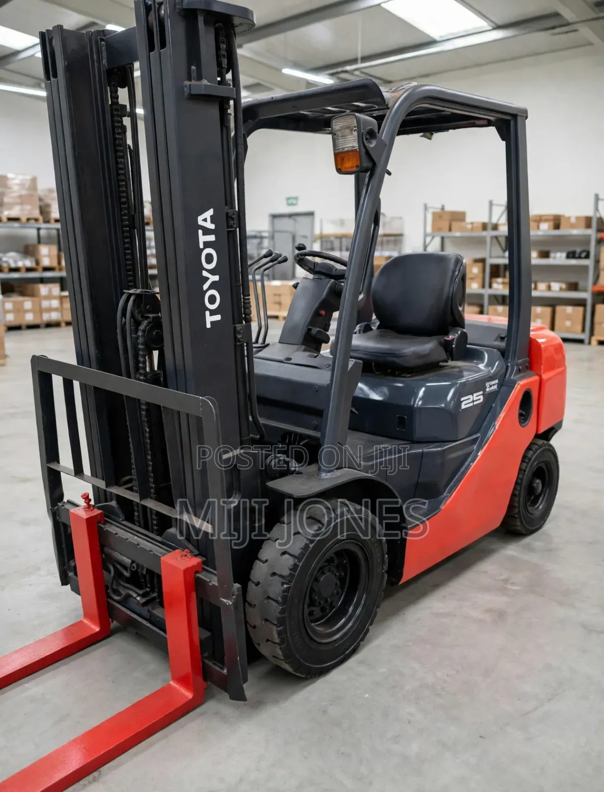 > Nigerian Used 2.5T Toyota Forklift 3-Stage Mast Side Shift