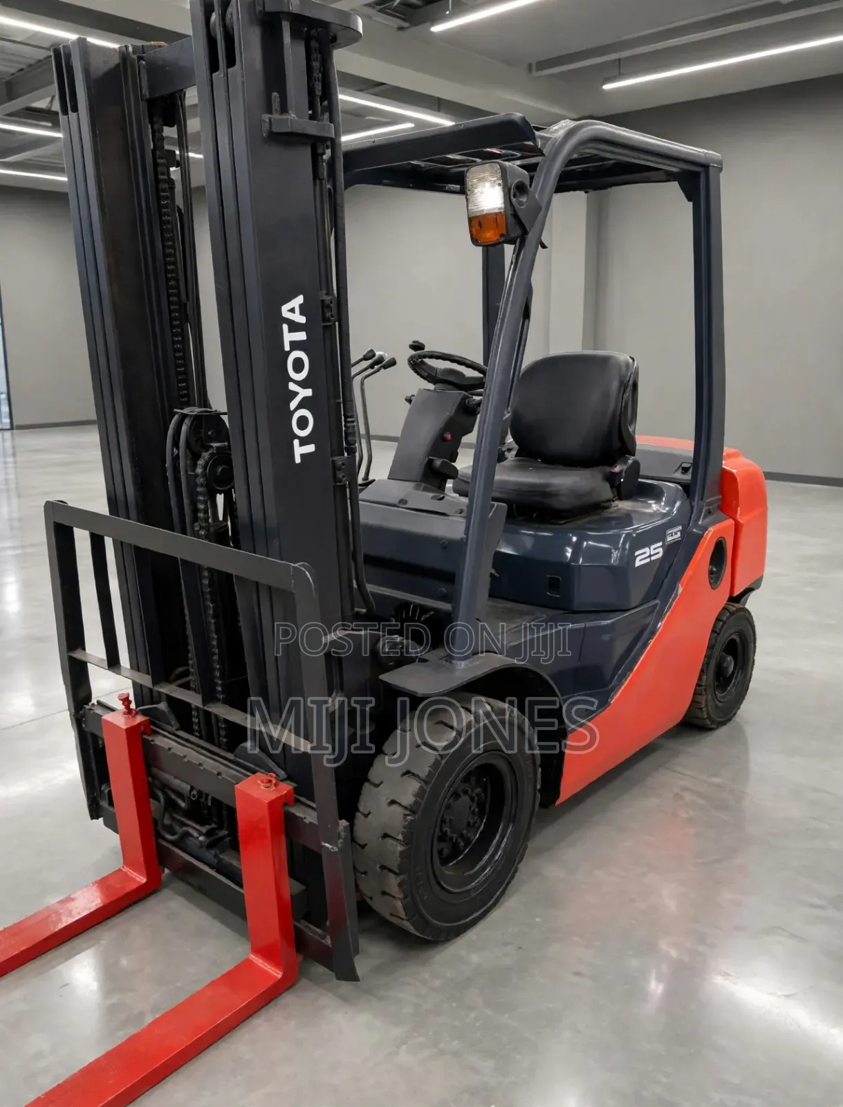 > Nigerian Used 2.5T Toyota Forklift 3-Stage Mast Side Shift