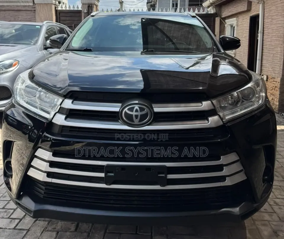 Toyota Highlander LE 4x2 (2.7L 4cyl 6A) 2018 Black