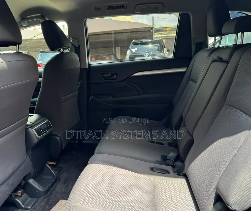 Toyota Highlander LE 4x2 (2.7L 4cyl 6A) 2018 Black