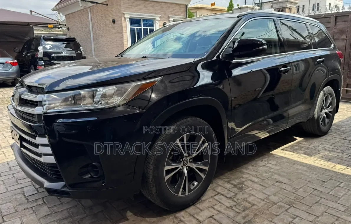 Toyota Highlander LE 4x2 (2.7L 4cyl 6A) 2018 Black