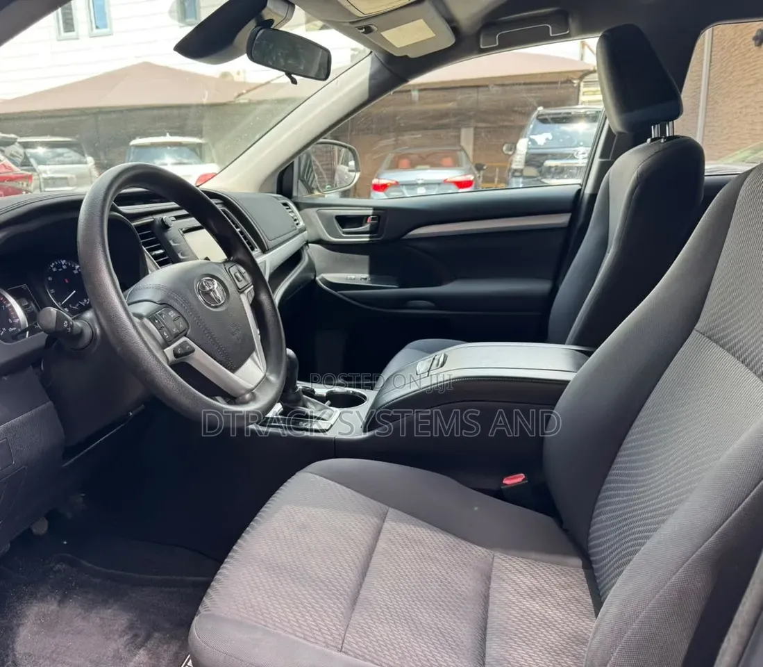 Toyota Highlander LE 4x2 (2.7L 4cyl 6A) 2018 Black