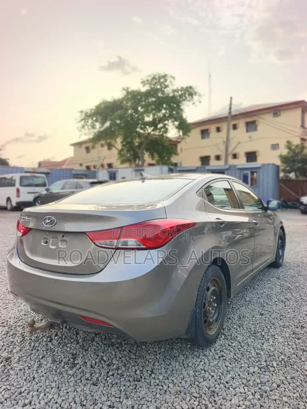 Hyundai Elantra GLS Sedan FWD (1.8L 4cyl 6A) 2013 Gray