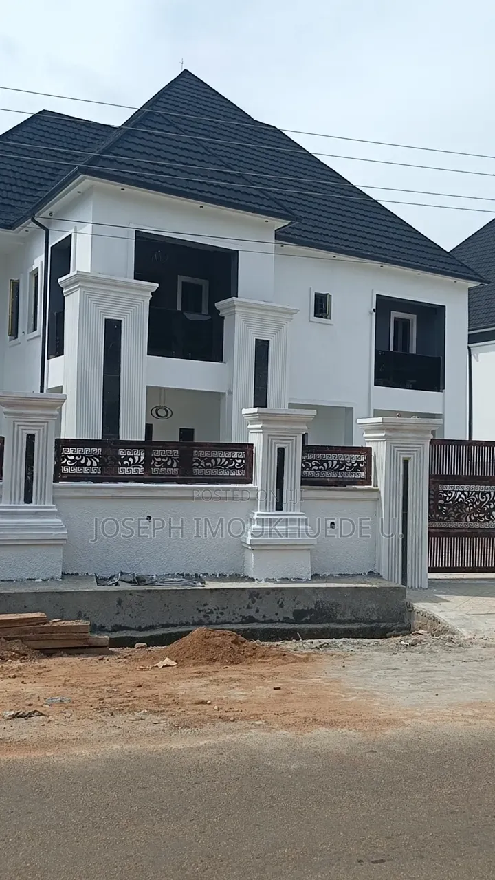 5bdrm Duplex in Galadimawa Estate for sale