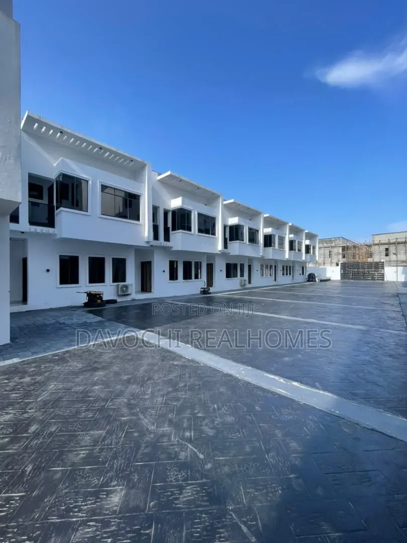 3bdrm Duplex in Chevron for sale