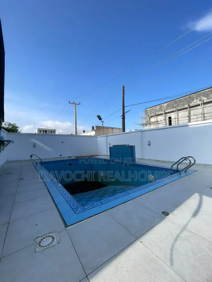 3bdrm Duplex in Chevron for sale