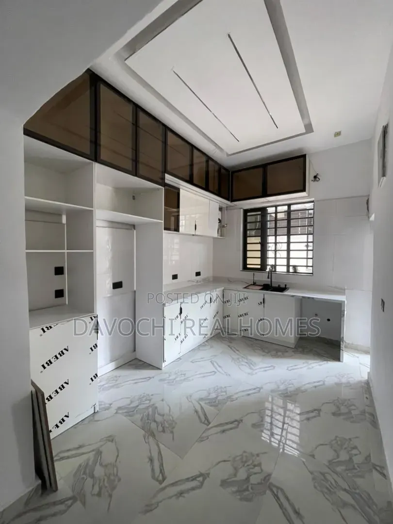 4bdrm Duplex in Chevron for sale