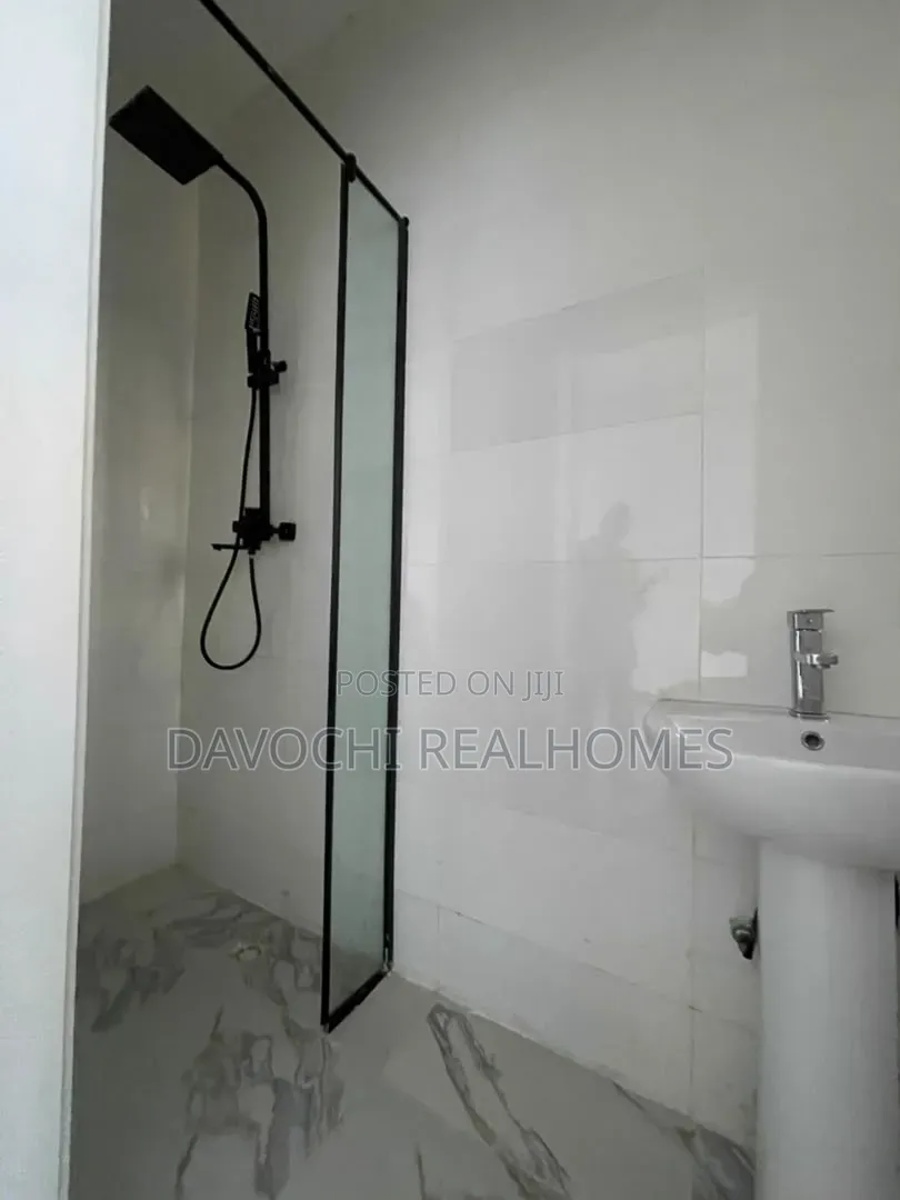 4bdrm Duplex in Chevron for sale