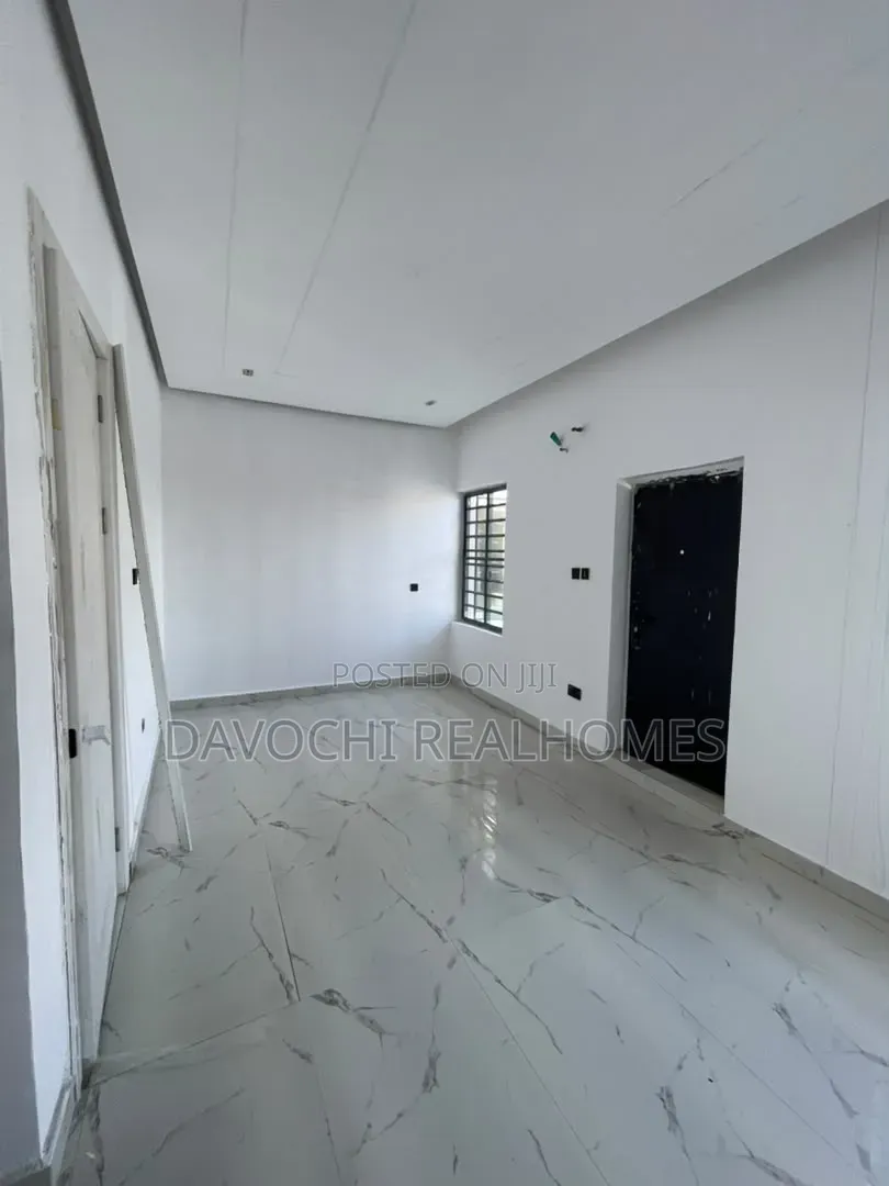 4bdrm Duplex in Chevron for sale