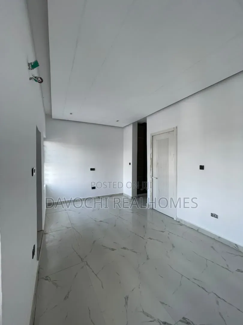 4bdrm Duplex in Chevron for sale