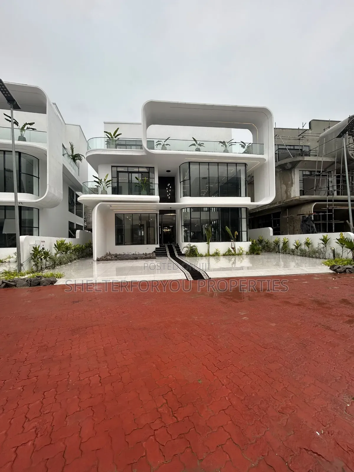5bdrm Duplex in Osapa london for sale