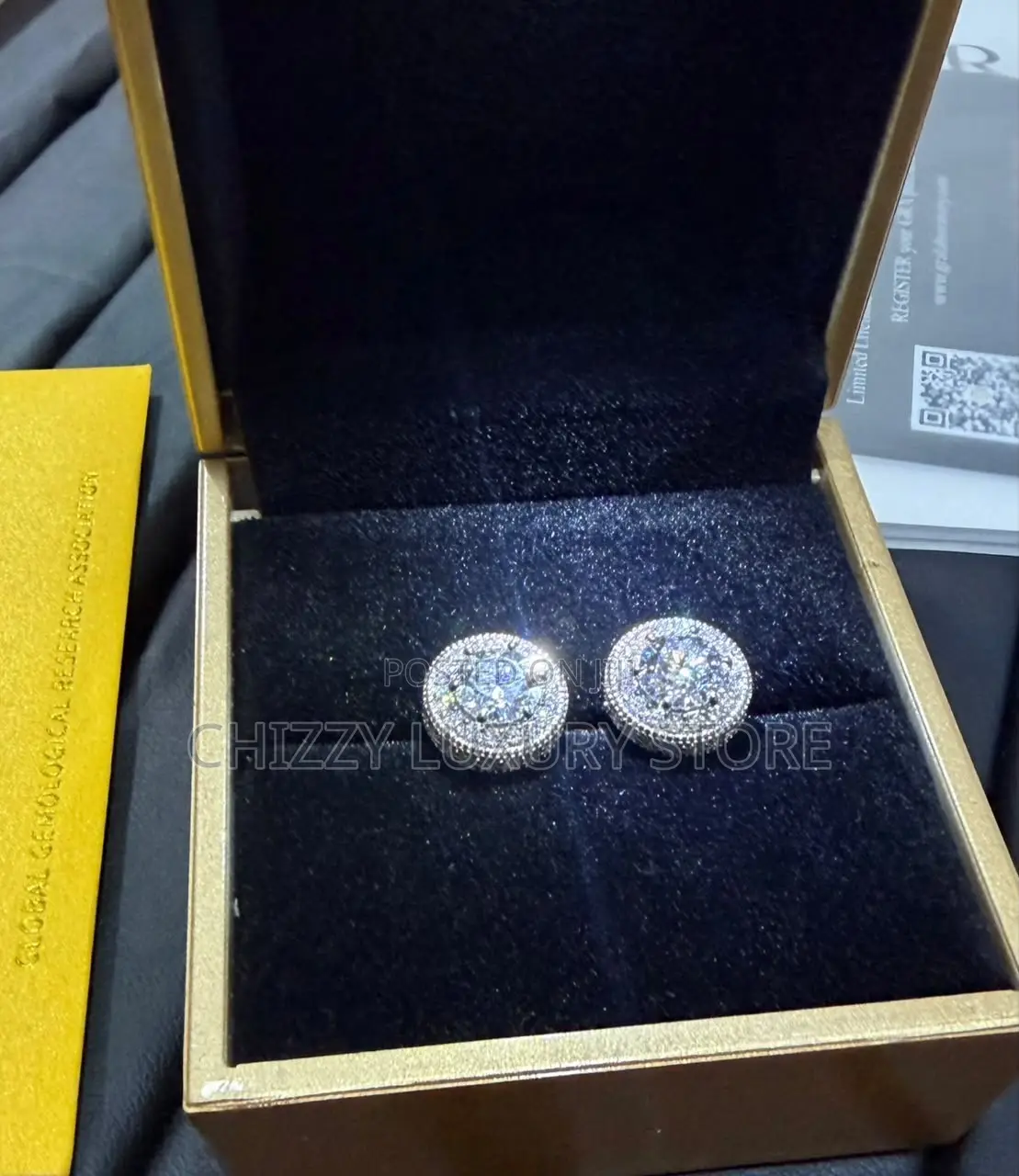VVS Moissanite Diamond Stud Passes the Diamond Test