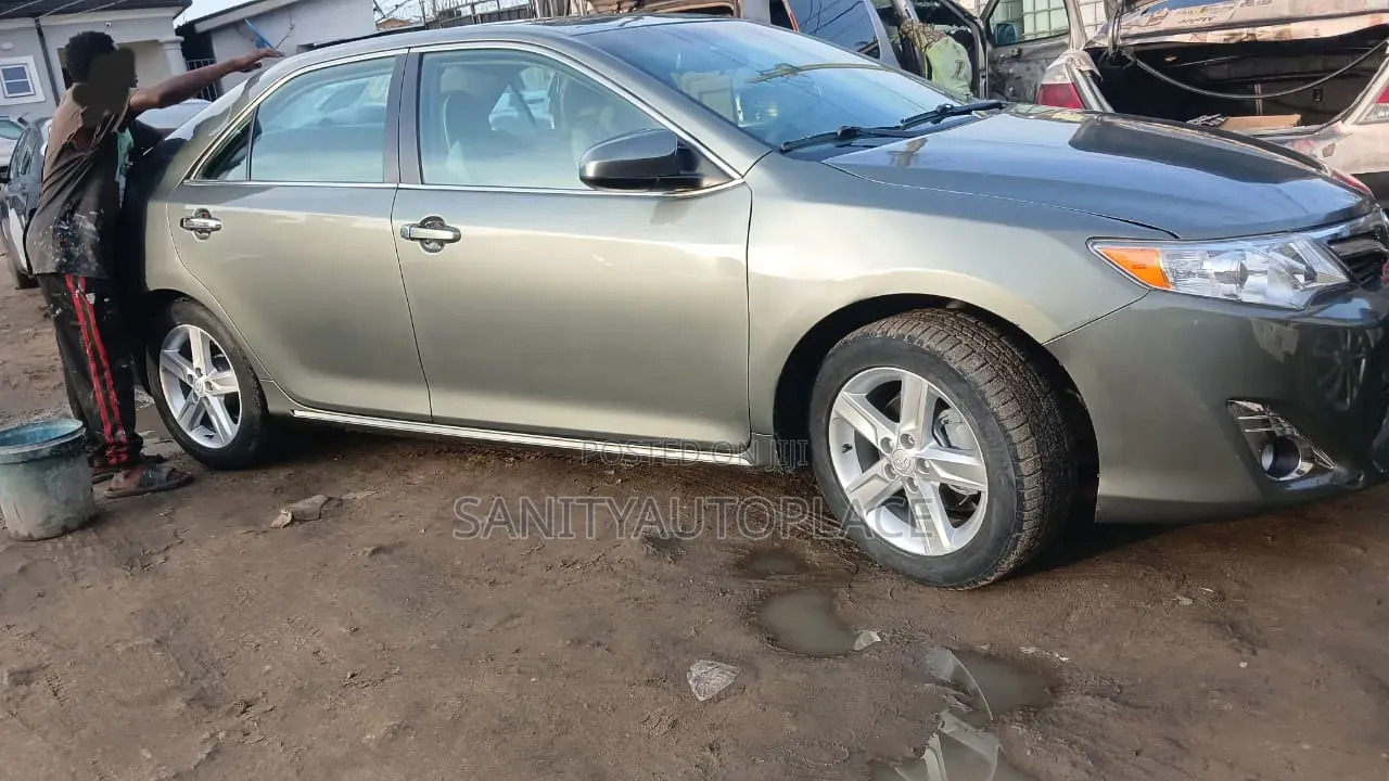 Toyota Camry LE 4dr Sedan (2.5L 4cyl 6A) 2013 Green