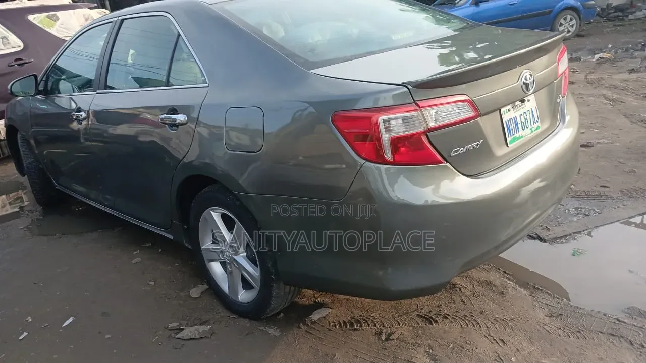 Toyota Camry LE 4dr Sedan (2.5L 4cyl 6A) 2013 Green
