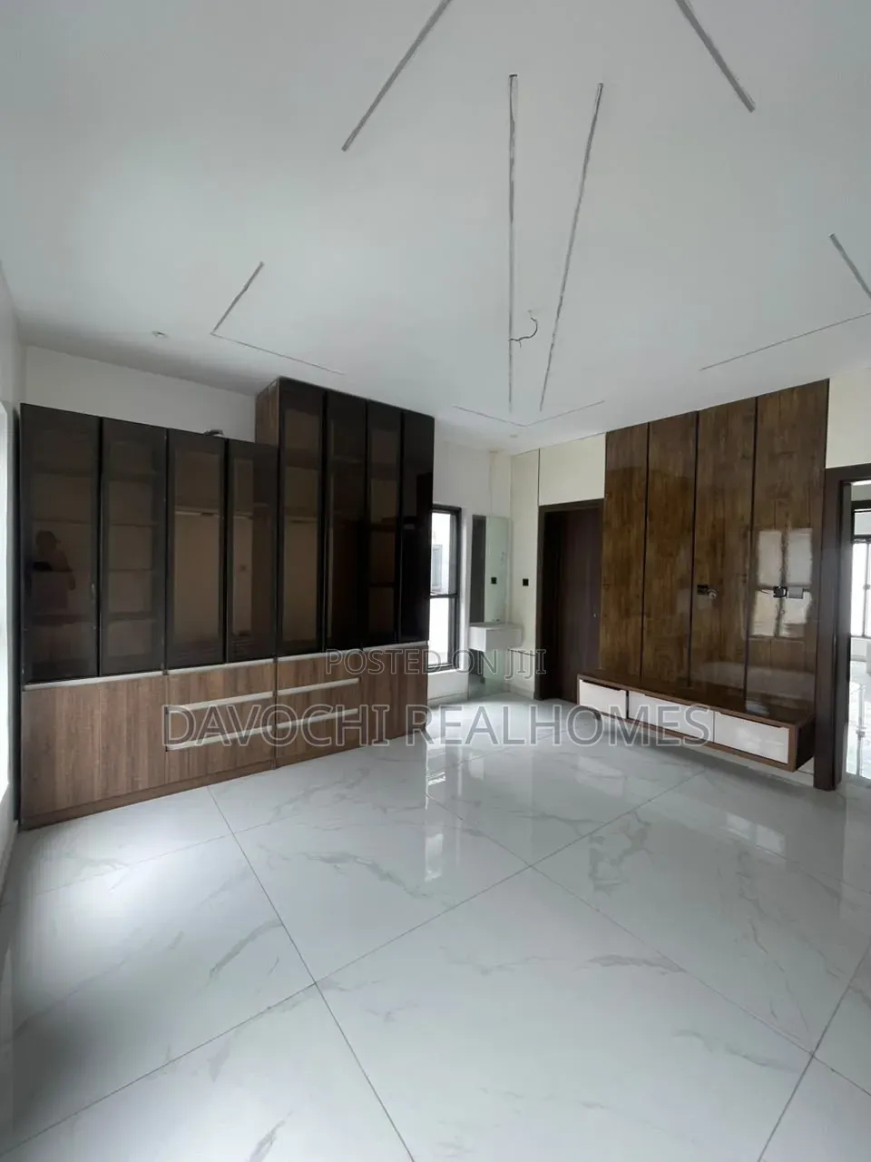 5bdrm Duplex in Osapa london for sale