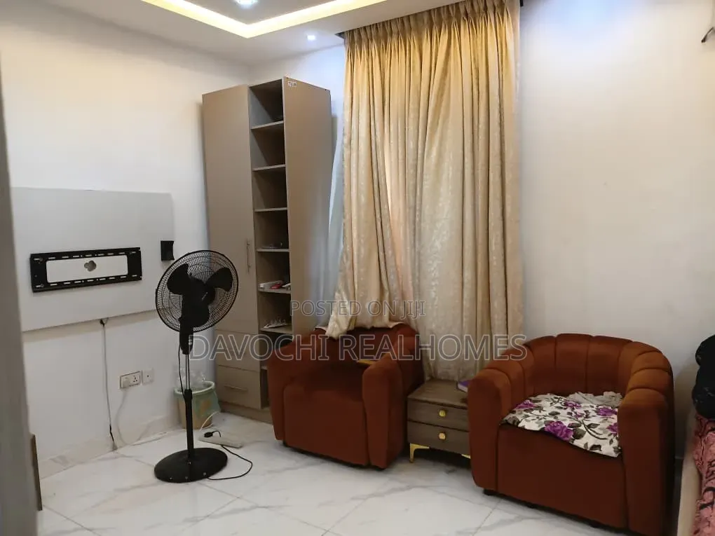 4bdrm Duplex in Thomas Estate for sale