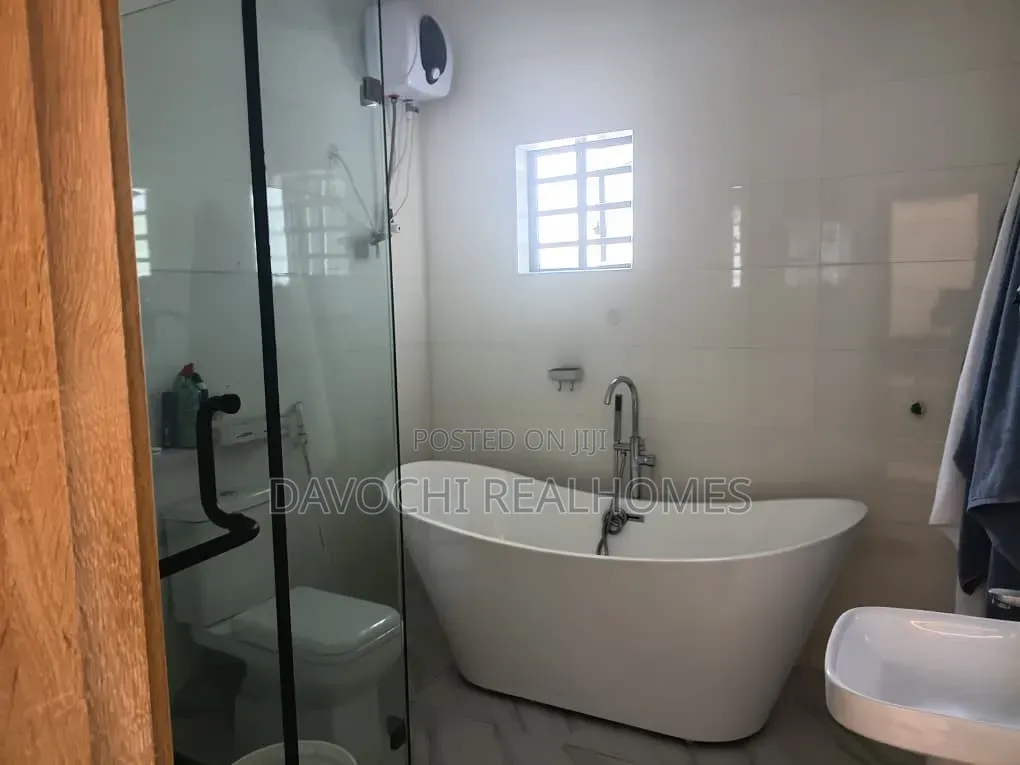4bdrm Duplex in Thomas Estate for sale