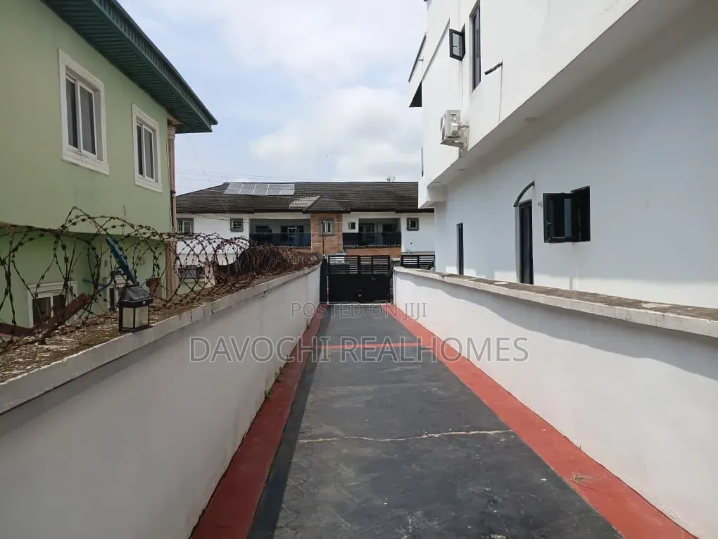 4bdrm Duplex in Thomas Estate for sale