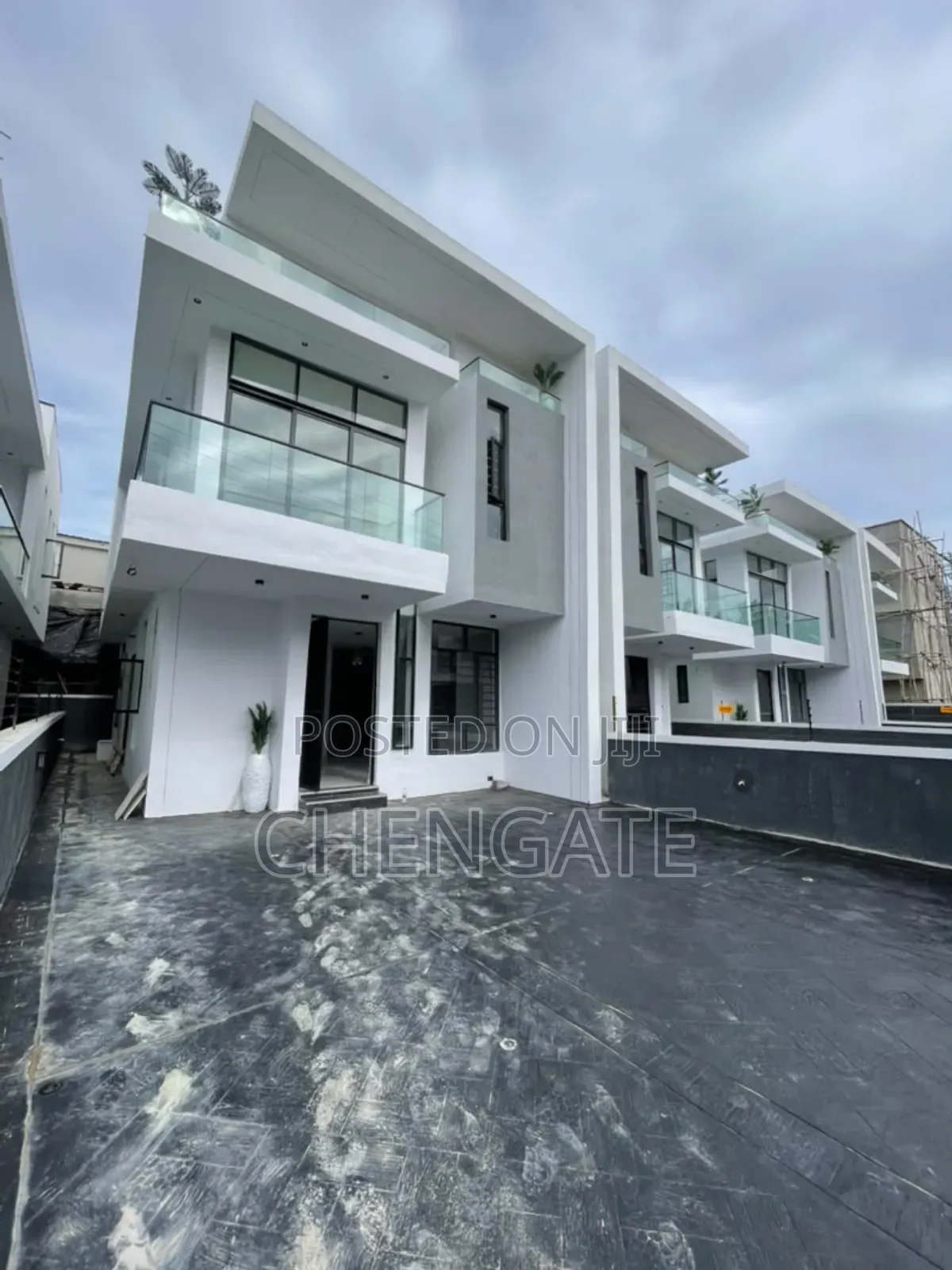 4bdrm Duplex in Ikota for sale