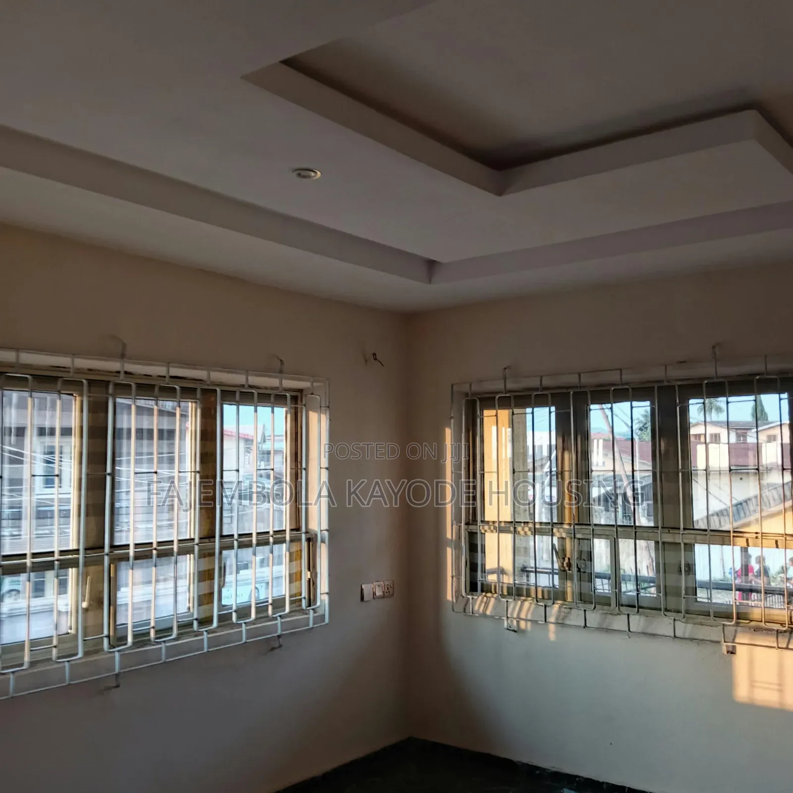 3bdrm Block of Flats in Abayomi Close, Iwo Road for rent