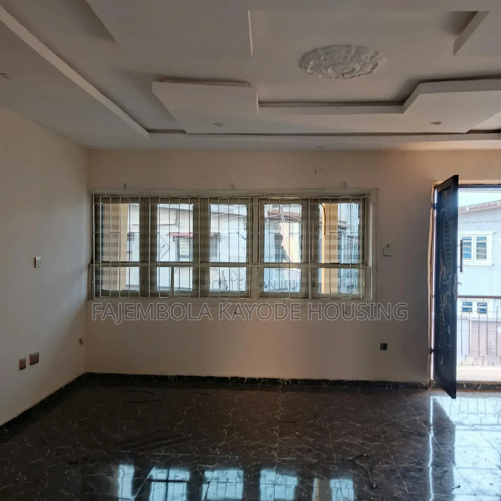 3bdrm Block of Flats in Abayomi Close, Iwo Road for rent