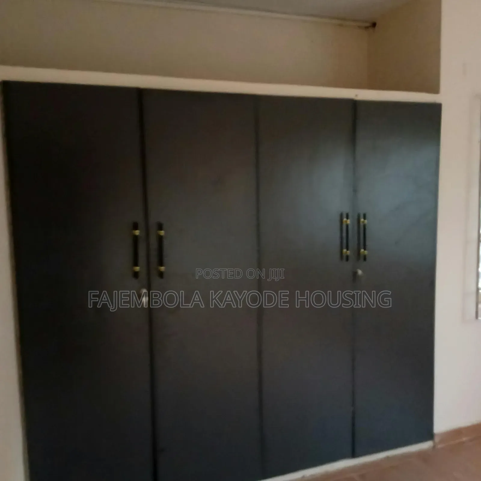 3bdrm Block of Flats in Abayomi Close, Iwo Road for rent
