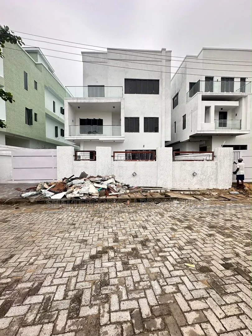 5bdrm Duplex in Osapa london for sale