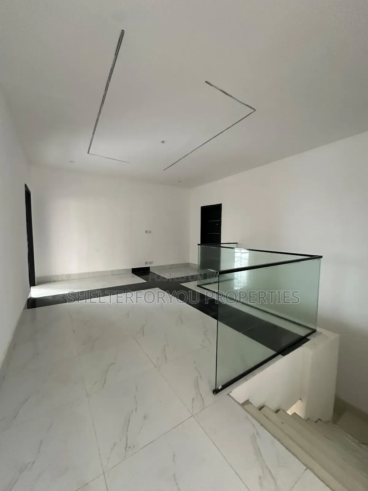 5bdrm Duplex in Osapa london for sale