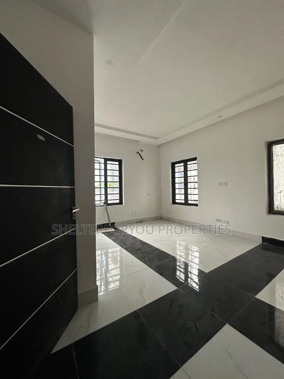 5bdrm Duplex in Osapa london for sale