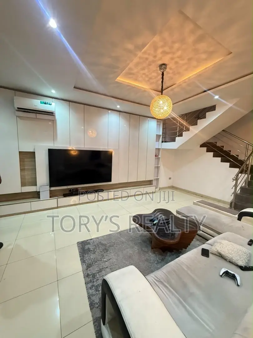 4bdrm Townhouse/Terrace in Osapa london for sale