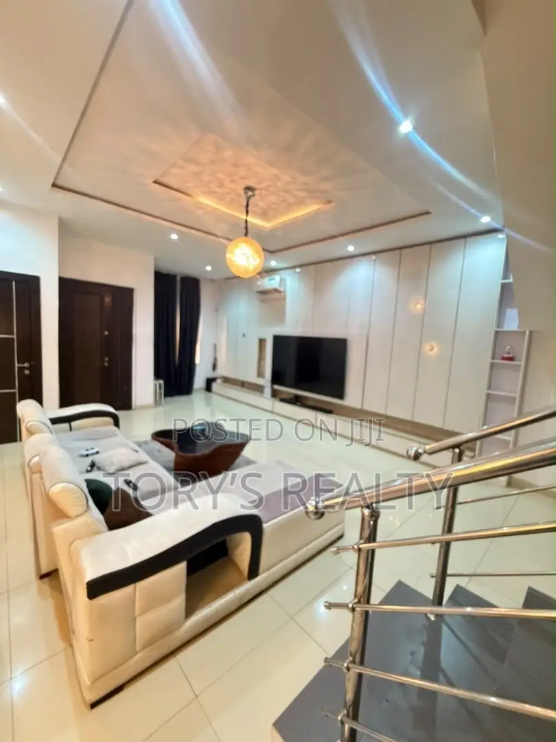 4bdrm Townhouse/Terrace in Osapa london for sale