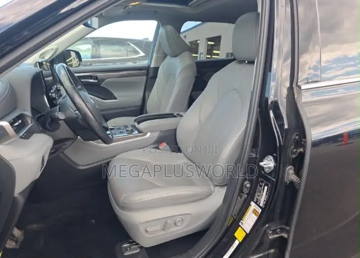 Toyota Highlander Limited 2021 Black