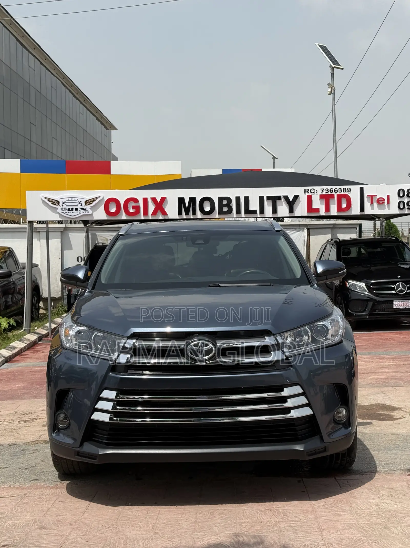 Toyota Highlander XLE 4x2 V6 (3.5L 6cyl 8A) 2017 Blue
