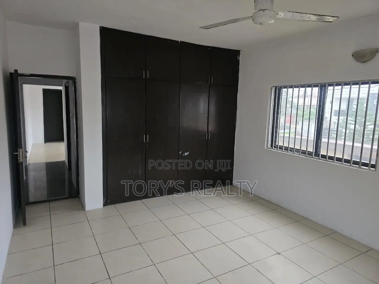 2bdrm Apartment in Lekki Phase 1 for rent