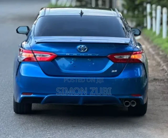 Toyota Camry SE (2.5L 4cyl 8A) 2019 Blue