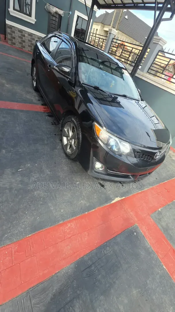 Toyota Camry SE 4dr Sedan (2.5L 4cyl 6A) 2014 Black