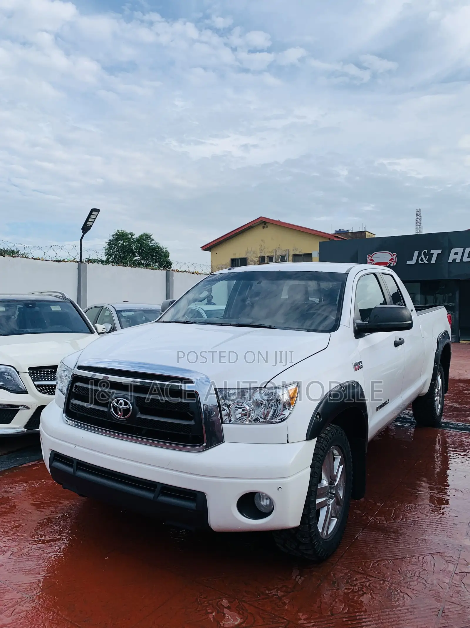 Toyota Tundra 2012 White