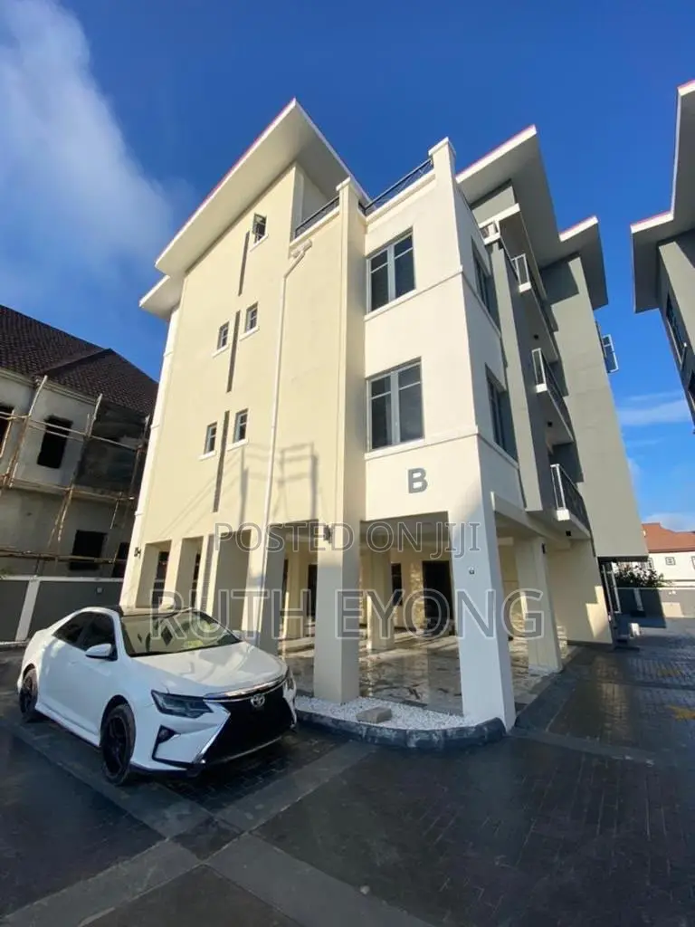 2bdrm Apartment in Lekki Phase 1 for rent