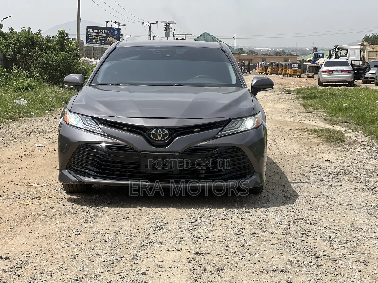 Toyota Camry XLE FWD (2.5L 4cyl 8AM) 2018 Gray
