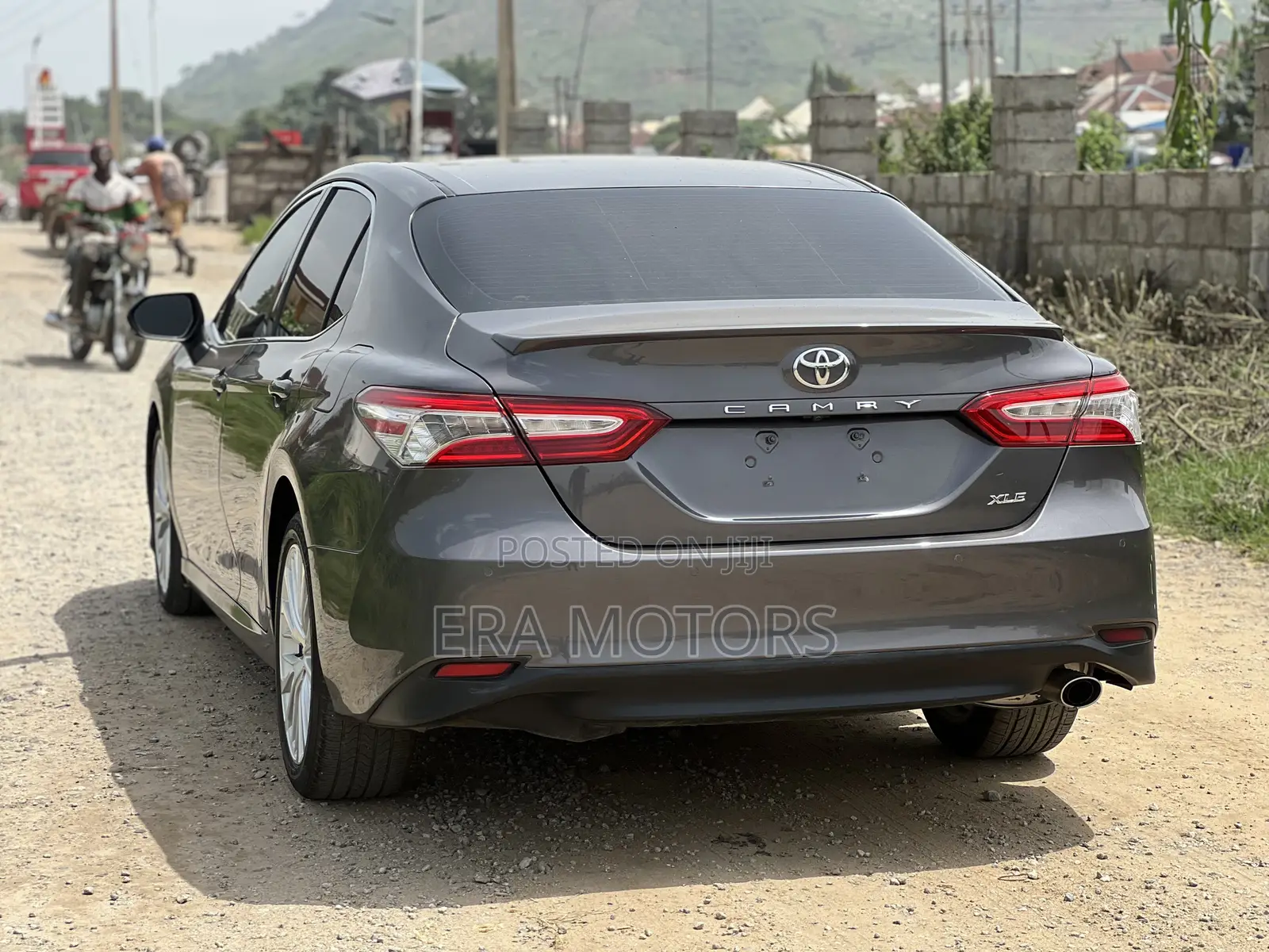 Toyota Camry XLE FWD (2.5L 4cyl 8AM) 2018 Gray