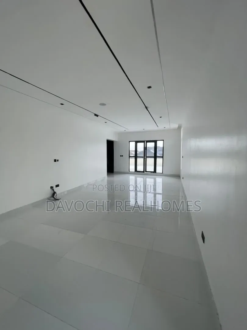 5bdrm Duplex in Off Lekki-Epe Expressway for sale