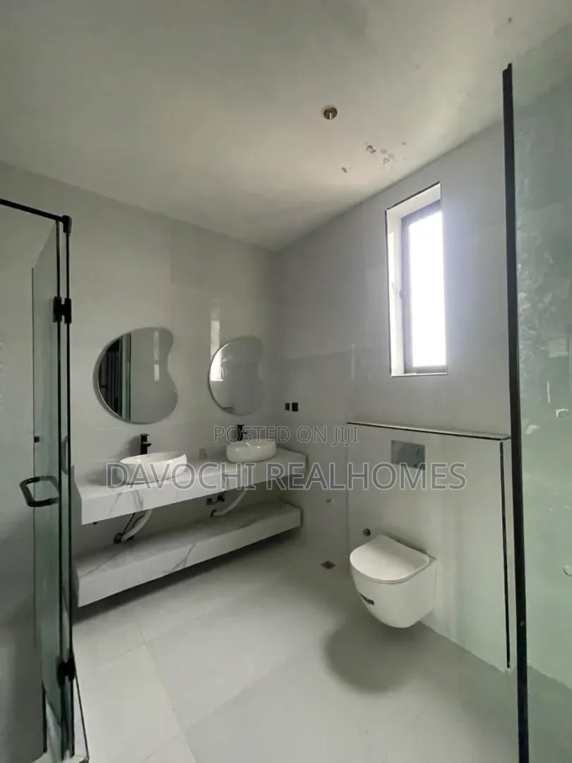 5bdrm Duplex in Off Lekki-Epe Expressway for sale